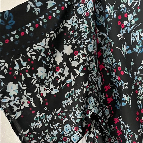 Source Unknown Black Floral Tie-Front V-Neck Blouse - Picture 2 of 4